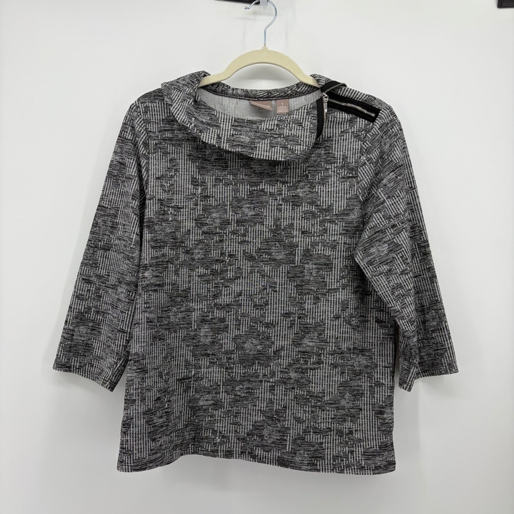 Chicos Womens Size 1 / M Gray Sweater Cowl Neck Zipper Shoulder Abstract Knit